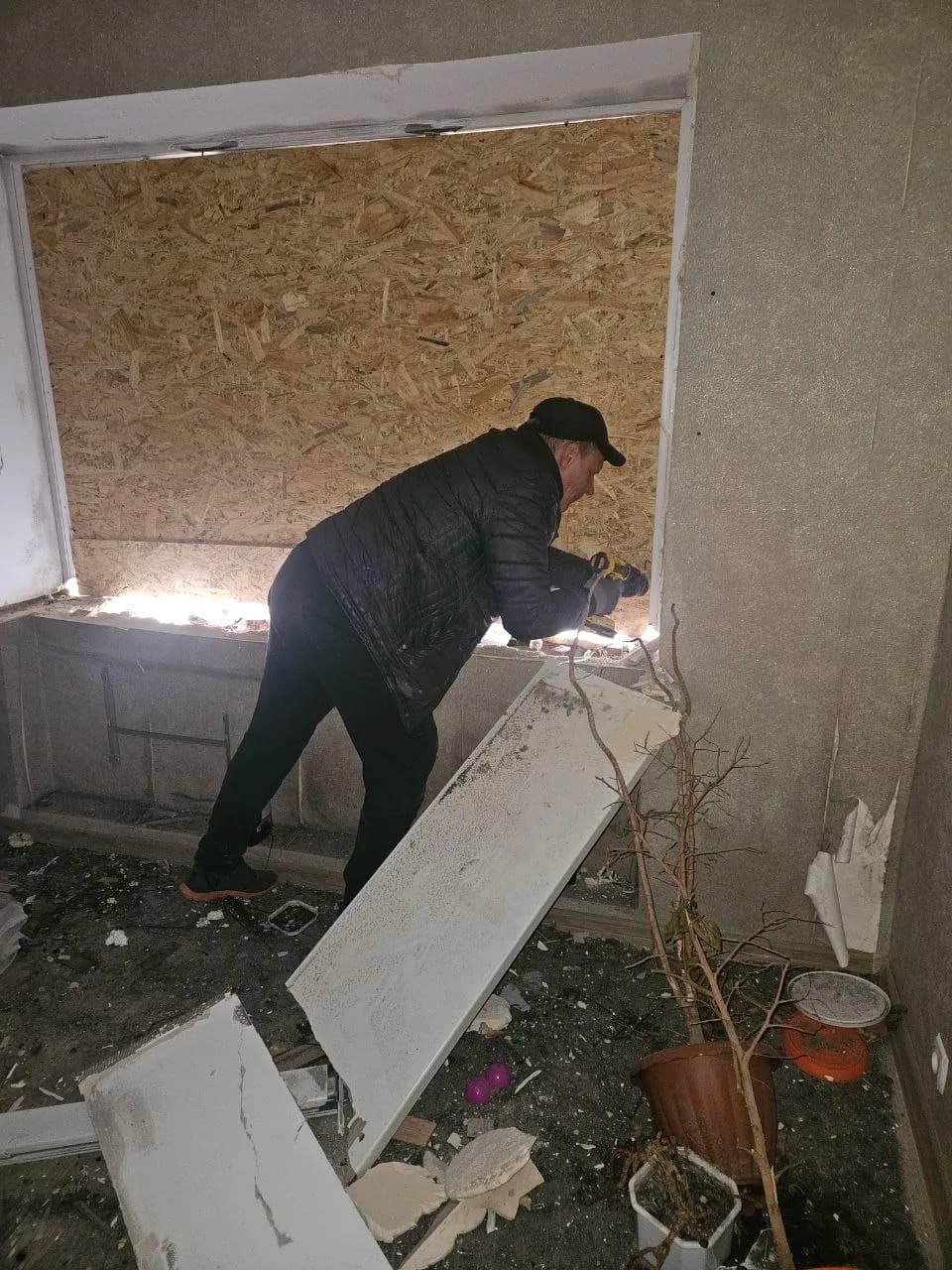 Відновлення пошкодженого житла після прильоту КАБа. Курилівка, лівий берег Куп'янської ОТГ, грудень 2024 року.