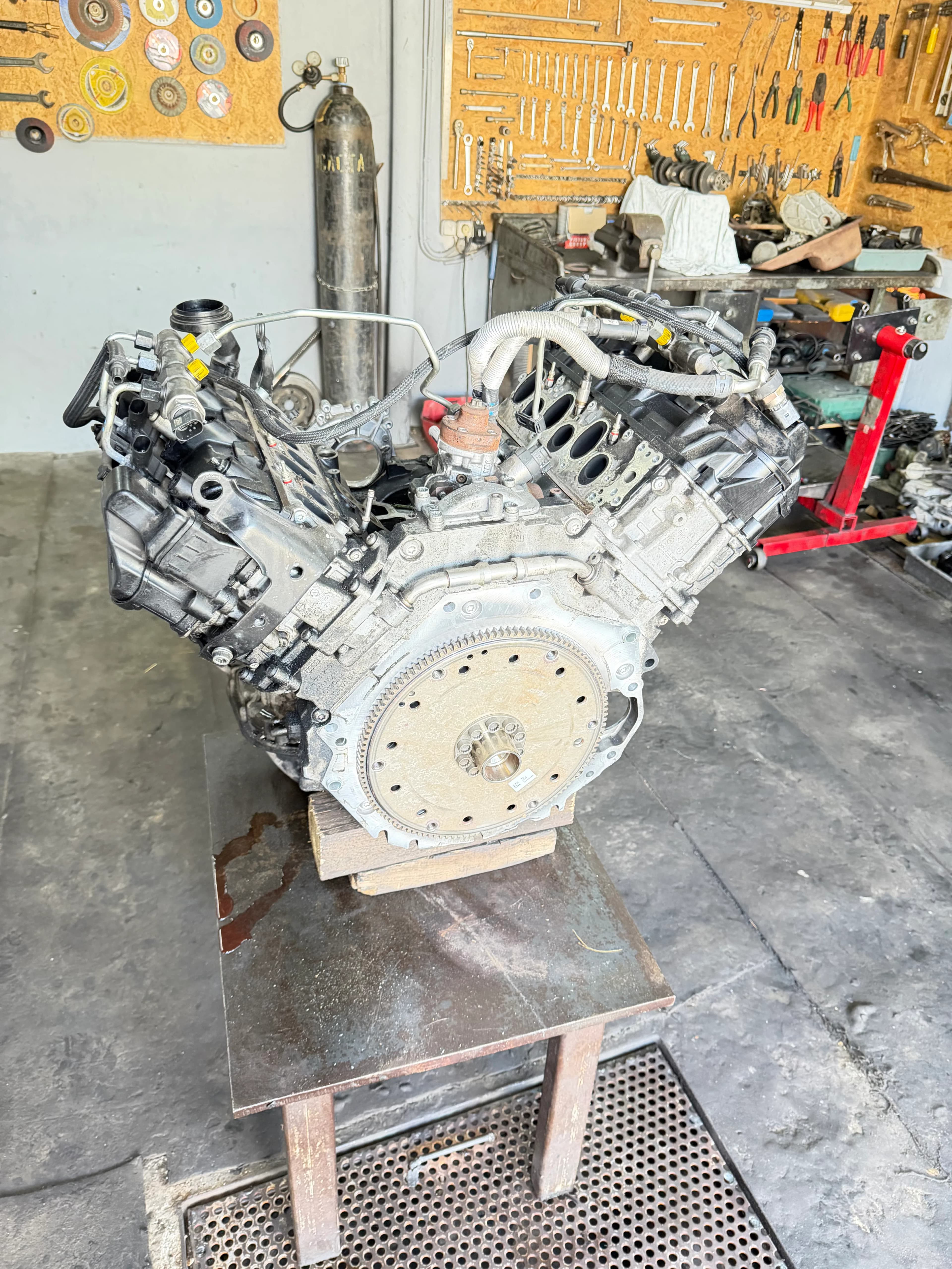 After hitting a magnetic mine: major overhaul of the T6 Ambulance 2.0 diesel biturbo DSG 4motion - engine, transmission, body (paint and dent repair), electrical equipment.